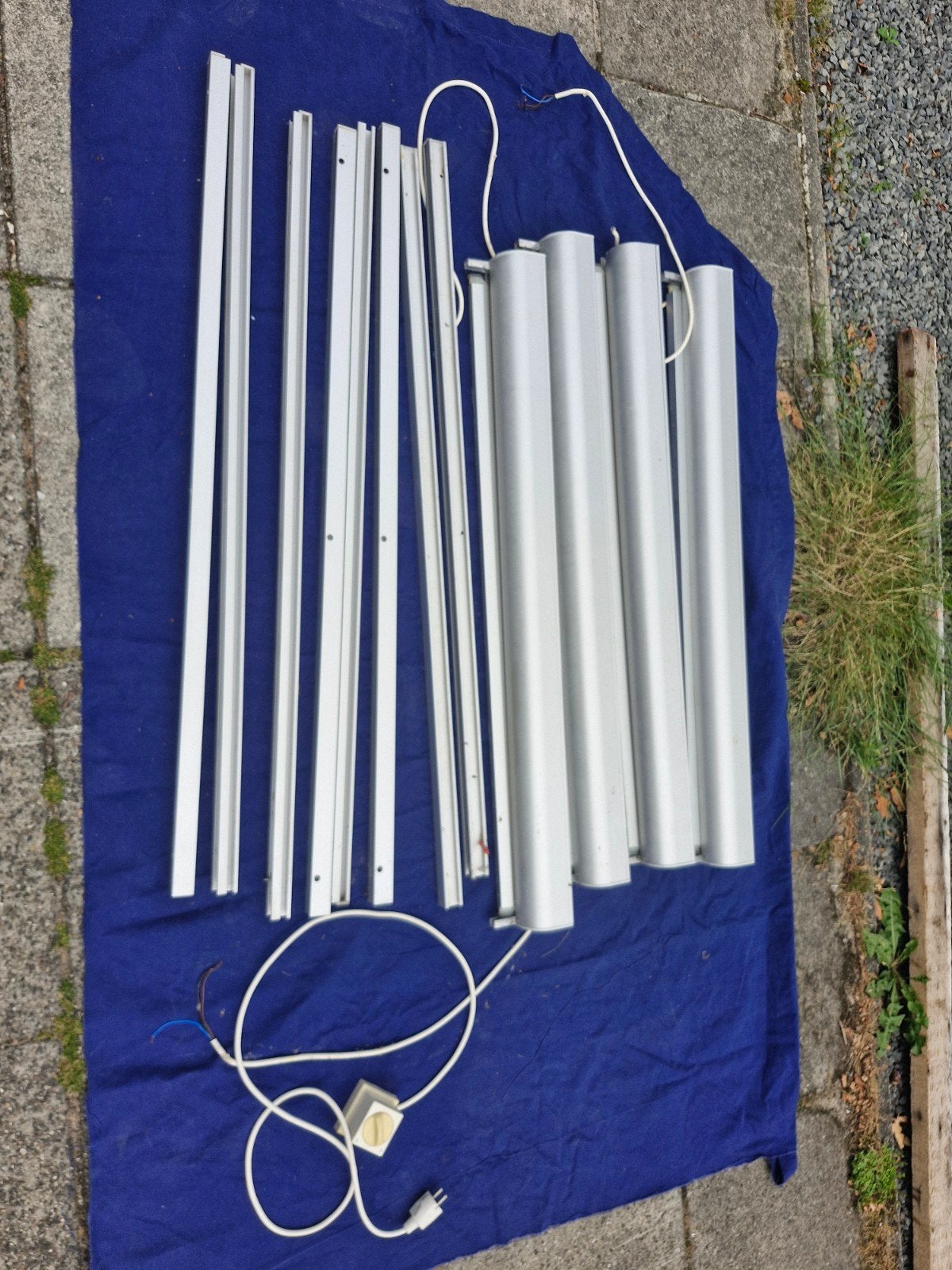 4 stuks screens, waarvan 3 functioneel, Doe-het-zelf en Verbouw, Rolluiken, Ophalen, Gebruikt, 100 tot 150 cm, 100 tot 150 cm