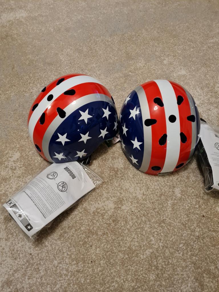 2 NIEUWE kinder fietshelmen samen voor €40 , Nutcase, Ophalen of Verzenden, Nieuw, XS