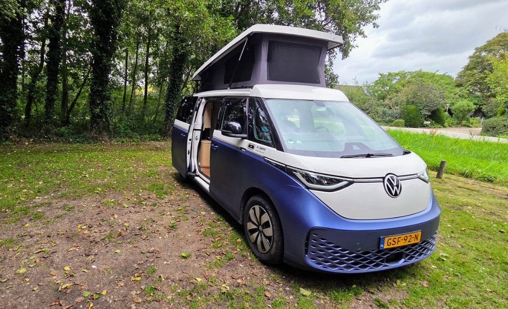 Outbase ID. Buzz elektrische camper | 50.000 km | 2024, Caravans en Kamperen, Automaat, Chemisch toilet, Startonderbreker, Volkswagen