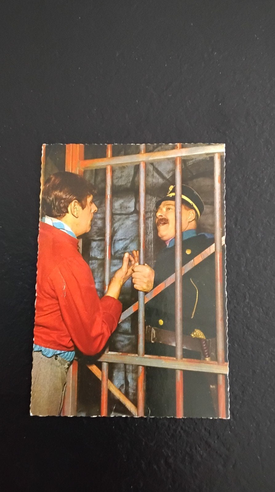 Vintage Ansichtkaart Swiebertje en Bromsnor in de cel, Ophalen of Verzenden, Gebruikt, Foto of Kaart