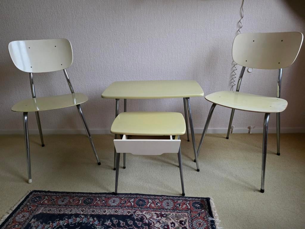 Vintage retro Formica stoelen (2), ladekastje en tafel, Ophalen, Gebruikt, Twee