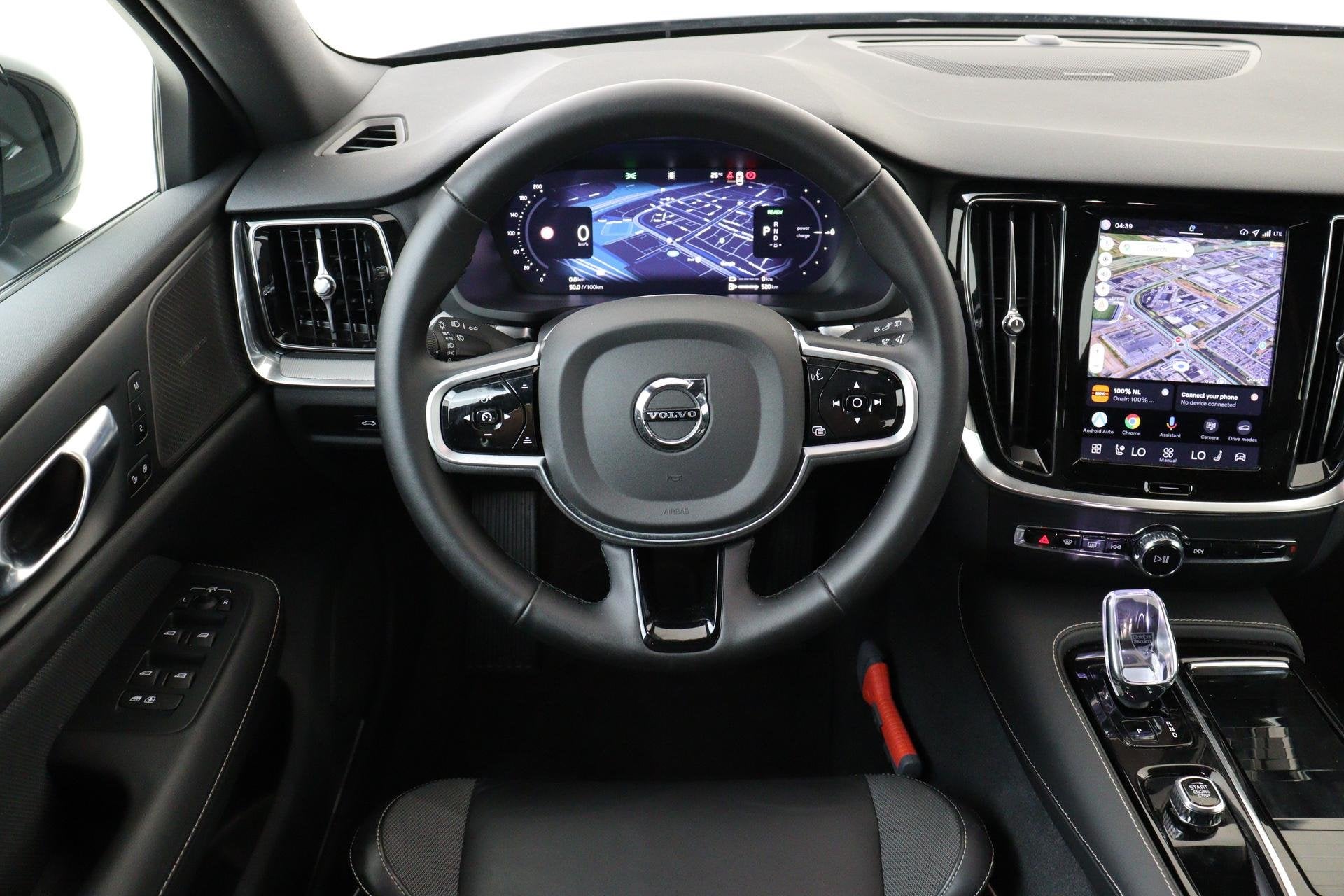 Volvo V60 T6 PLUG-IN HYBRID AWD PLUS DARK -HARMAN/KARDON|360, Auto's, Volvo, Automaat, 12 maanden, Stof, Gebruikt