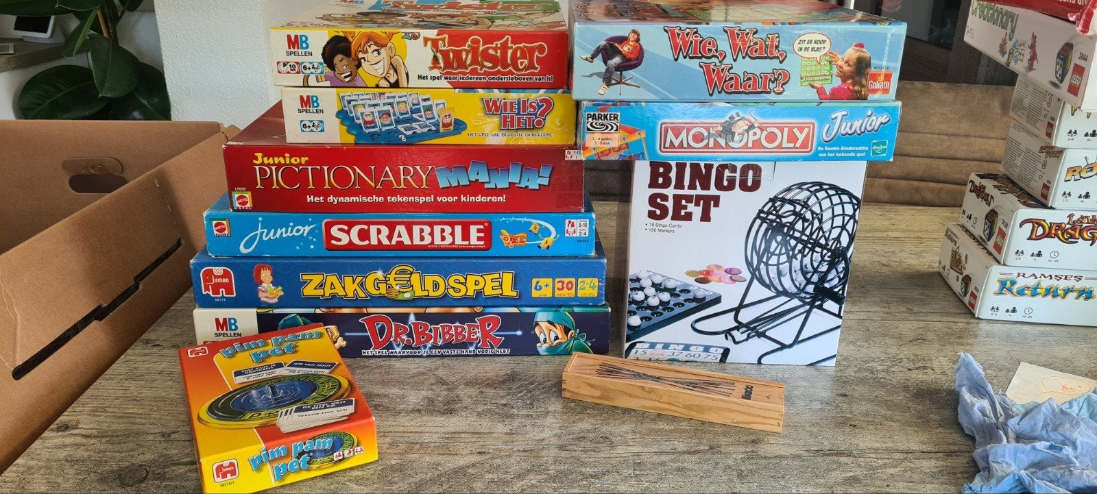 Grote collectie bordspellen: oa Monopoly jr, Scrabble, bingo, Vijf spelers of meer, Ophalen of Verzenden, Gebruikt, Mattel
