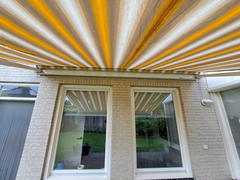 Zonneluifel 4mtr breed, 3mtr uitval, electrisch bedienbaar, Ophalen, Gebruikt, Elektrisch, 250 cm tot 450 cm