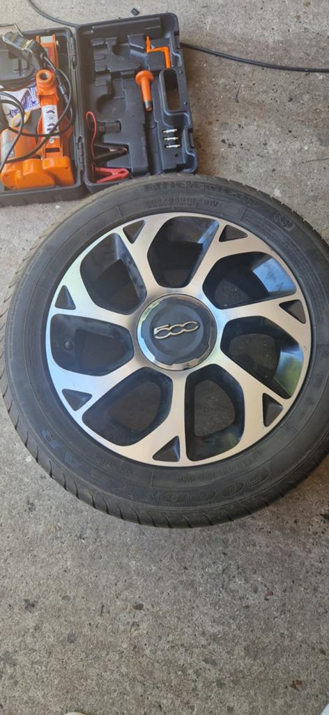 Fiat 500l Velgen met Zomerbanden - 16 inch, Ophalen, Gebruikt, 16 inch, Banden en Velgen