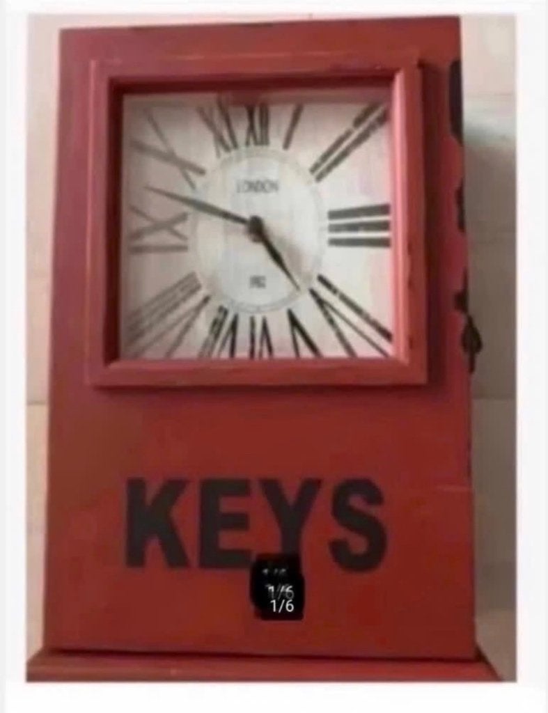Brocante Mooie klok met sleutelkast KEYS rood, Ophalen of Verzenden