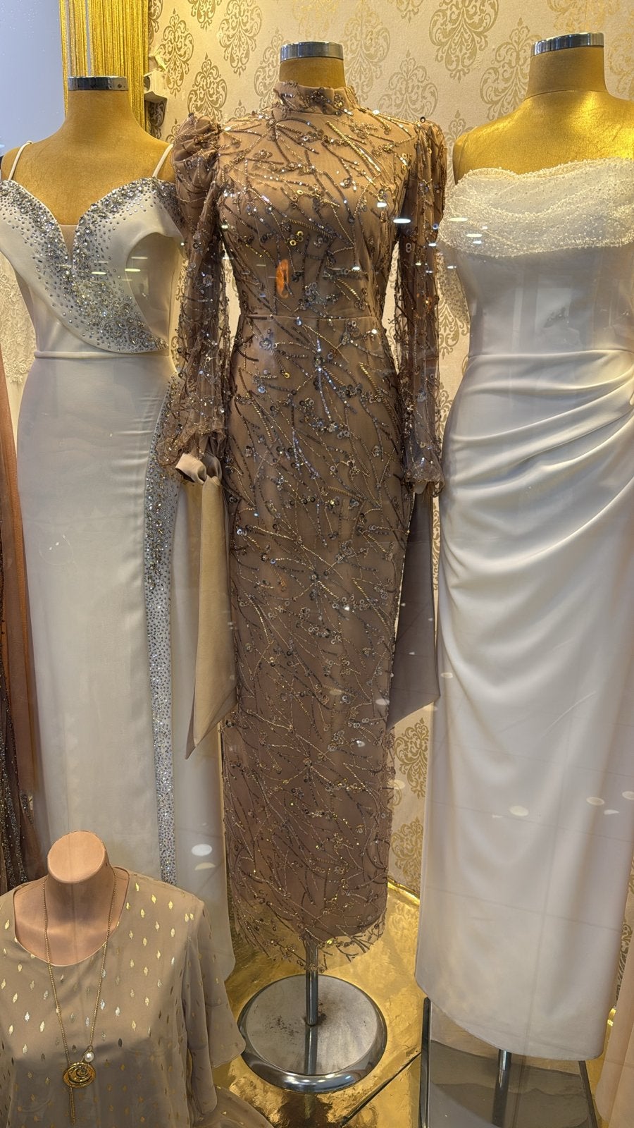 Elegante champagnekleurige jurk met pailletten, maat 40, Kleding | Dames, Ophalen of Verzenden, Nieuw, Maat 38/40 (M), Beige
