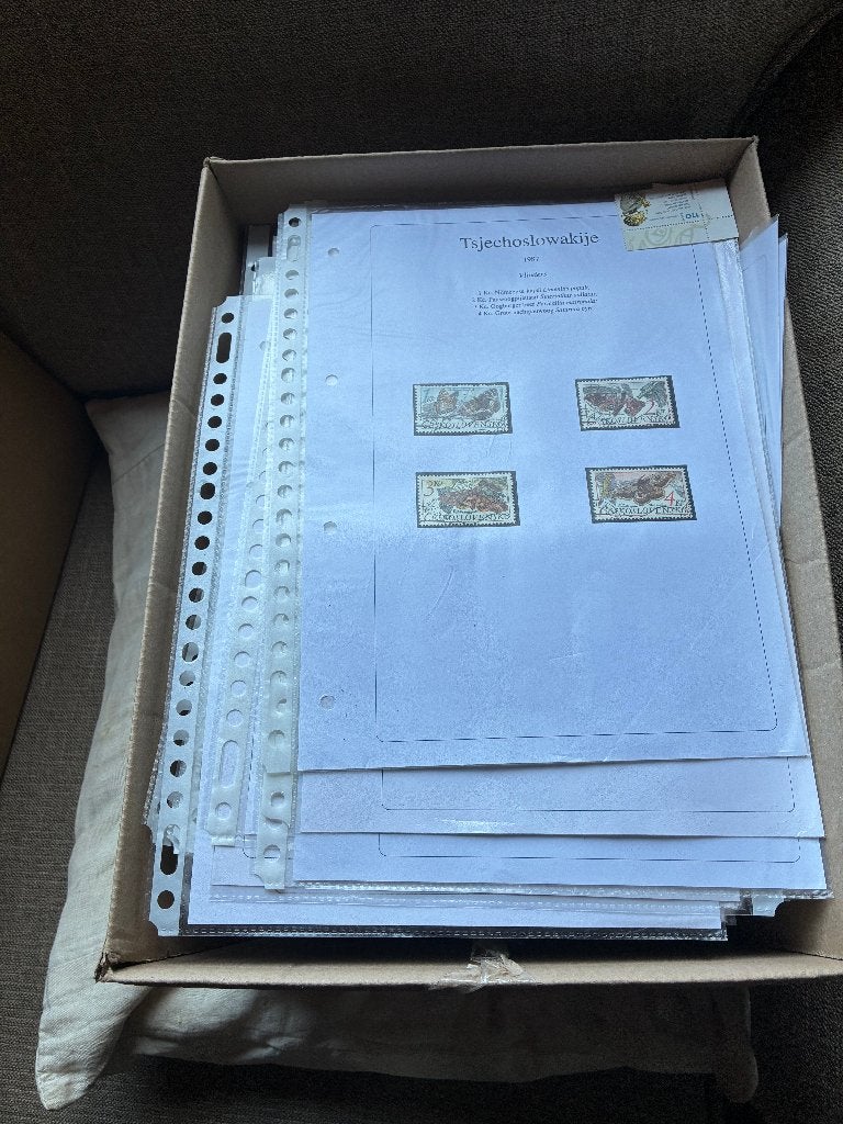Doos met restanten., Postzegels en Munten, Ophalen, Nederland en Buitenland