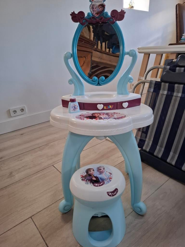 Frozen make-up tafeltje / kaptafeltje met krukje, Ophalen, Gebruikt, Meisje