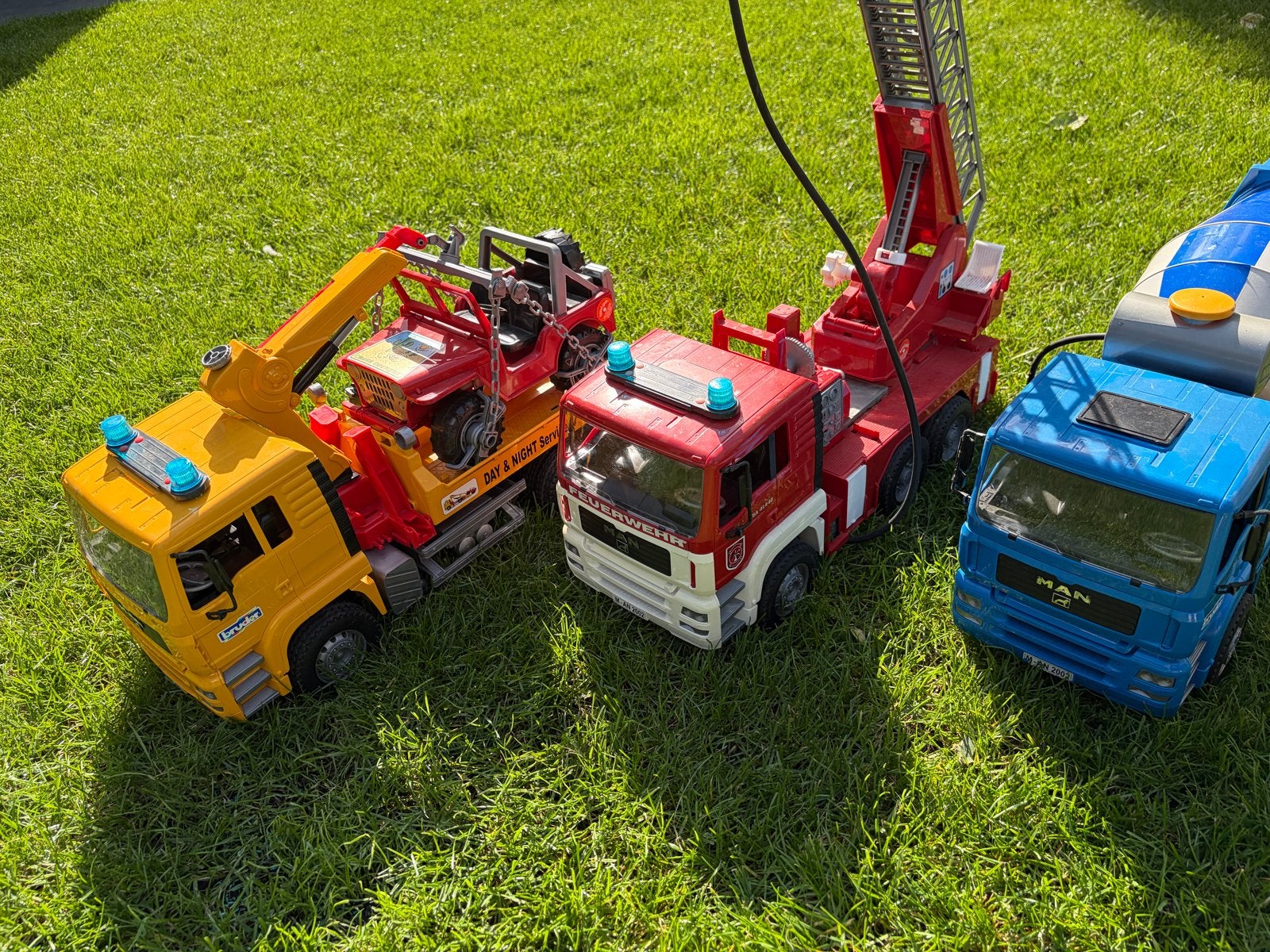Bruder speelgoedwagens: brandweer, takelwagen en cementmixer, Ophalen, Gebruikt