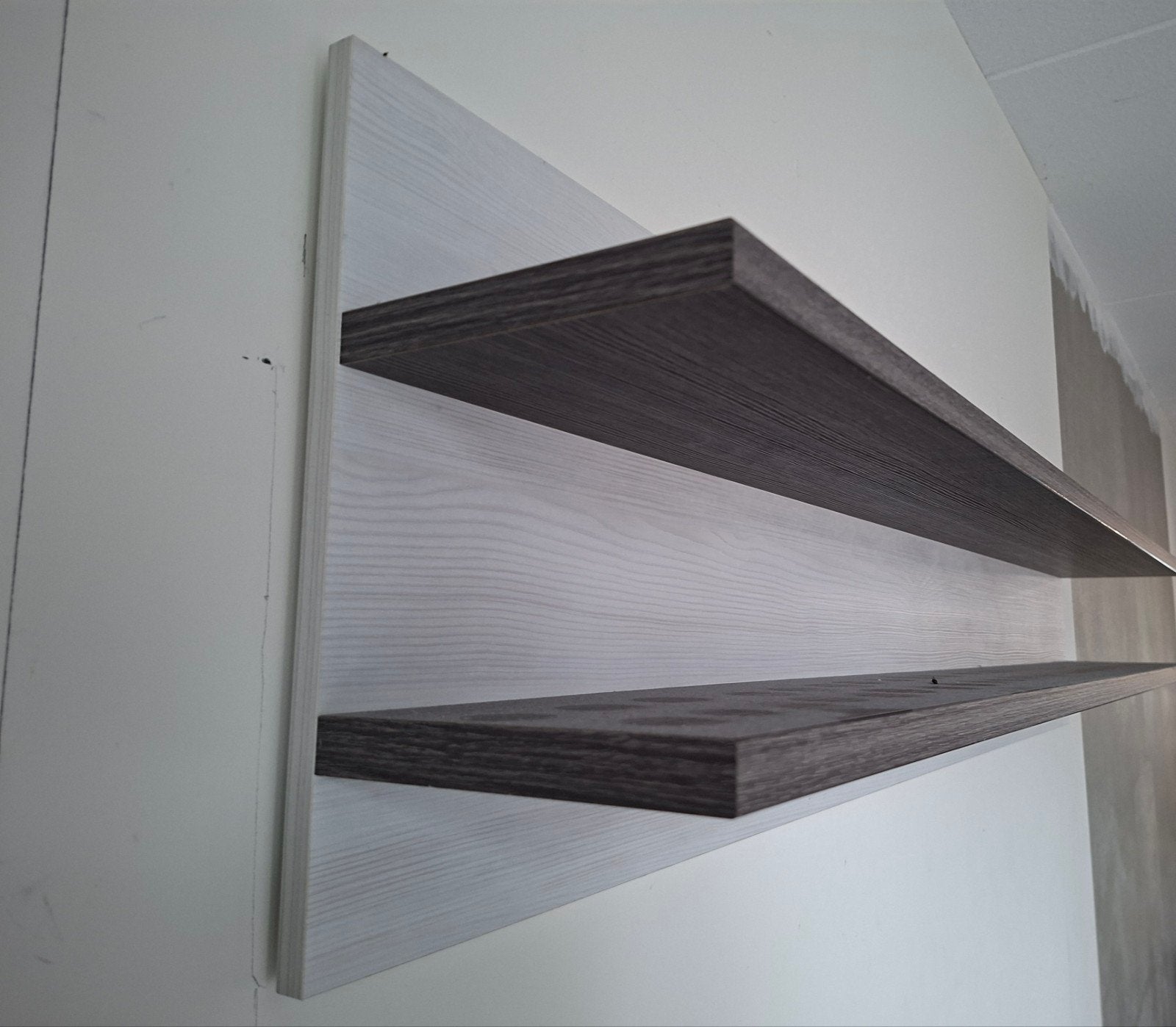 Wandplank met twee planken - Wit/Donker Hout, Huis en Inrichting, Woonaccessoires | Wandplanken en Boekenplanken, Ophalen, Gebruikt