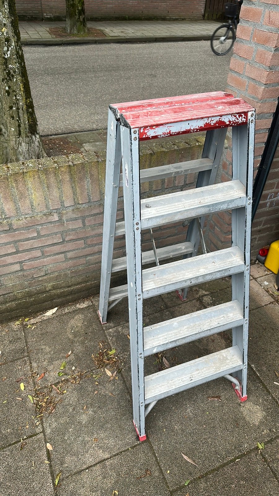 Altrex trap 5 trede, Ophalen, Zo goed als nieuw, Minder dan 2 meter