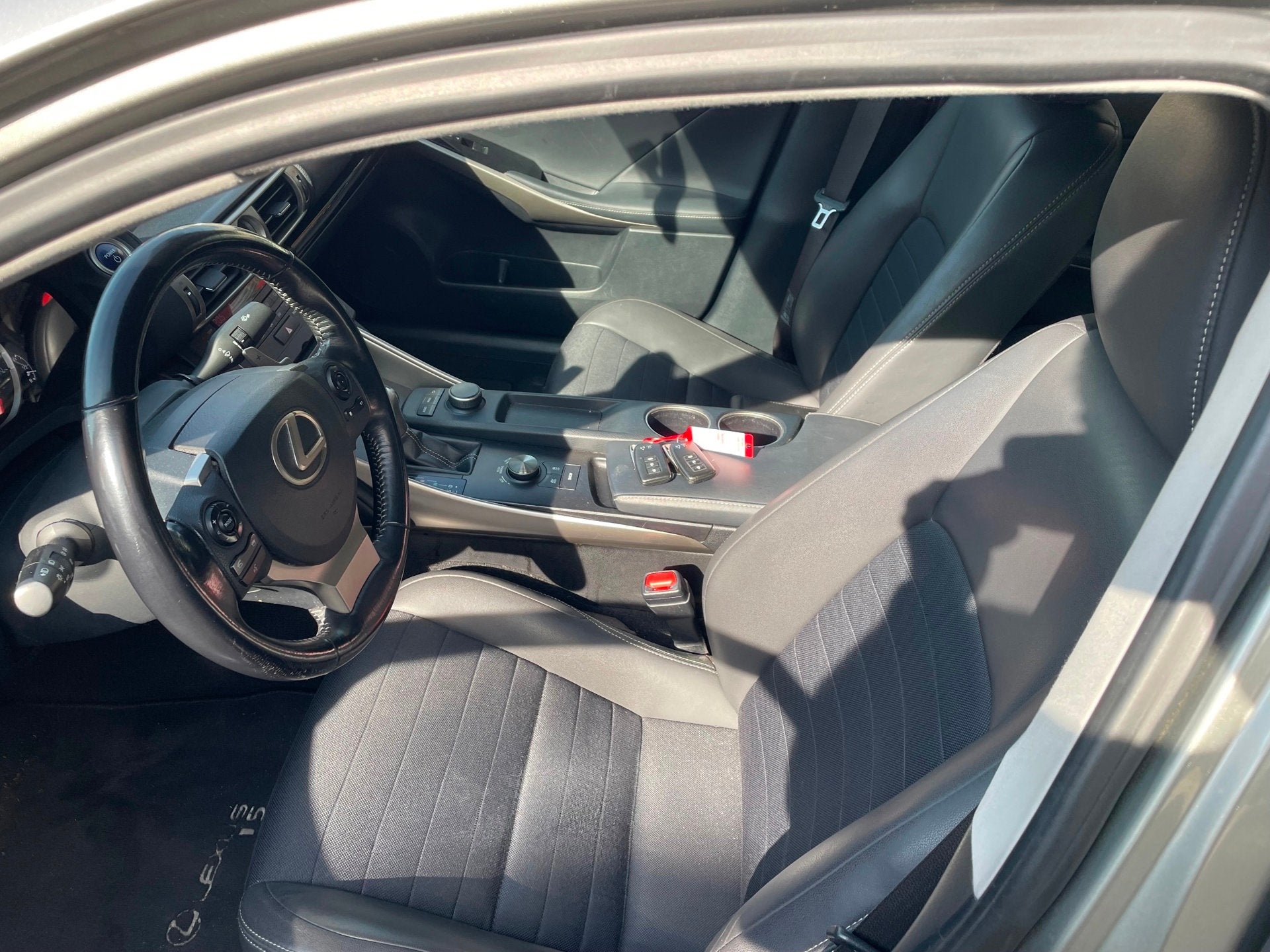 Lexus IS 300h Business Line mooie auto, Auto's, Automaat, Dealer onderhouden, Achterwielaandrijving, Gebruikt