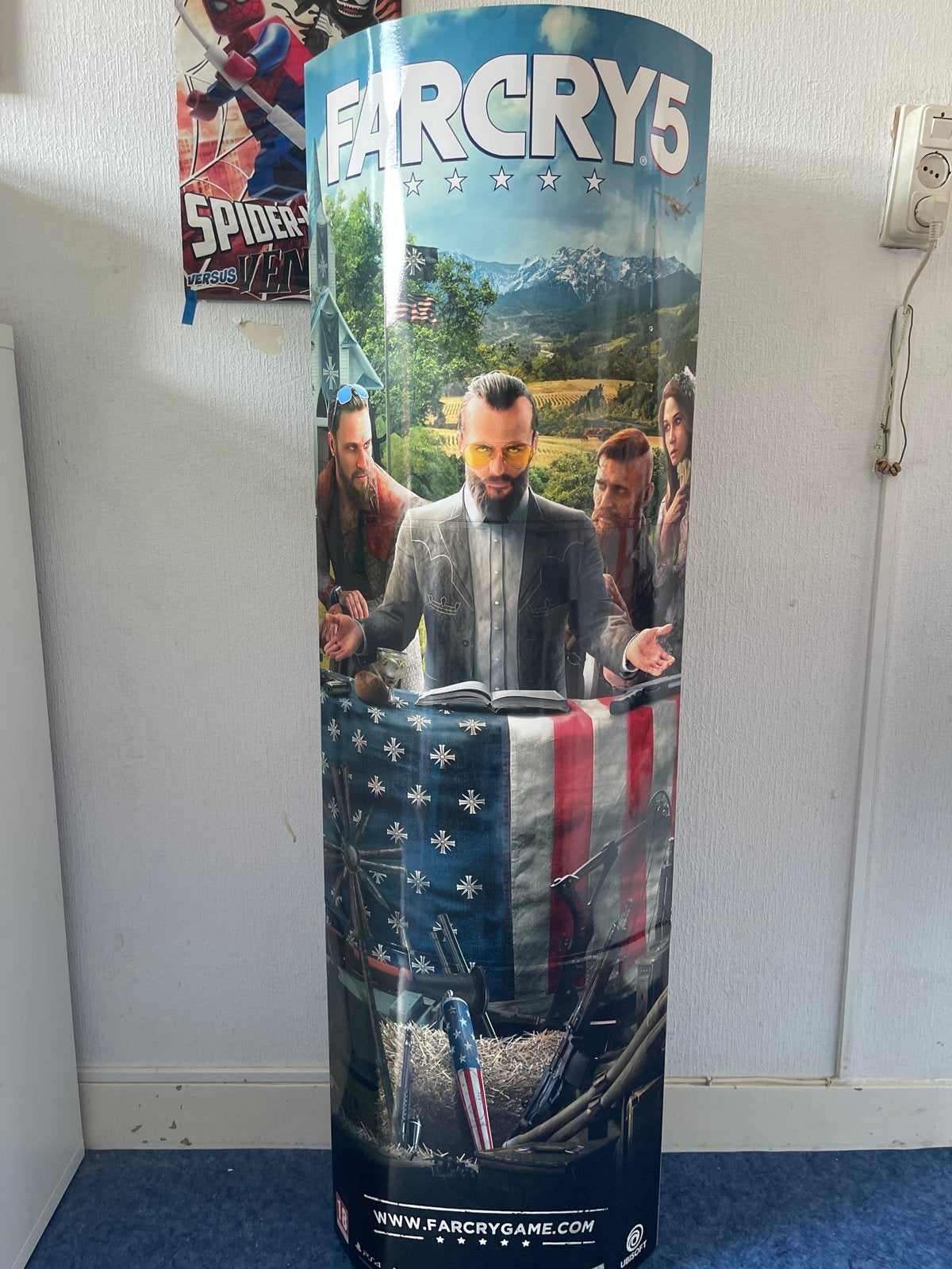 Far Cry 5 Gaming Bord - Staand Display, Ophalen, Rechthoekig Staand, Deurposter of groter, Zo goed als nieuw