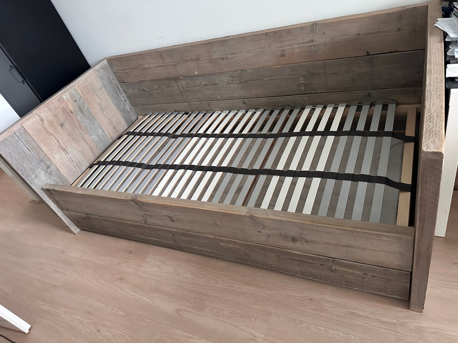 Stoer steigerhouten jongens bed 90 x 200 met logeer lade, Ophalen, Zo goed als nieuw, Eenpersoons
