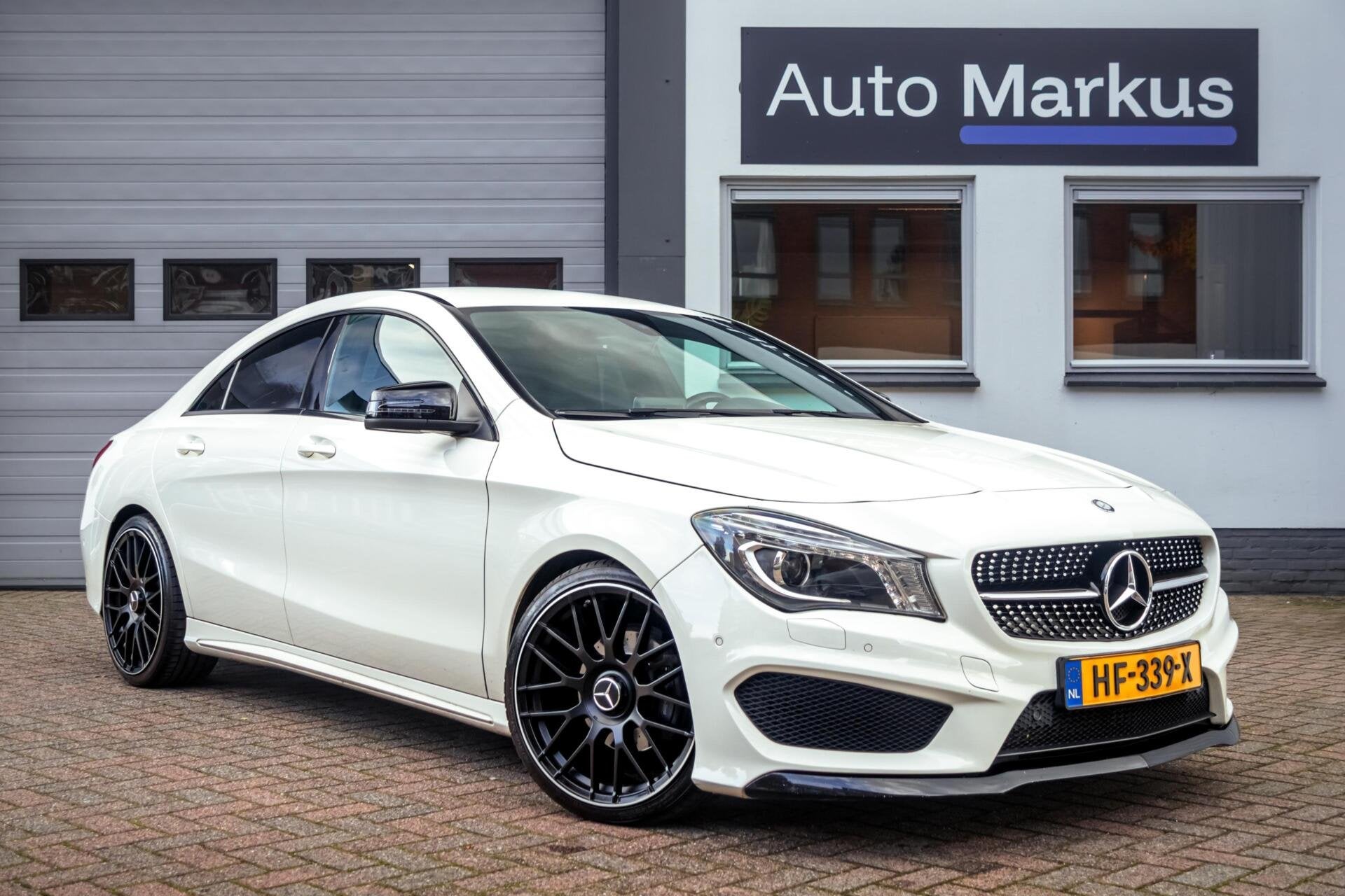 Mercedes CLA-klasse 180 AMG|Camera|Stoelverwarming|Xenon|19", Auto's, Gebruikt, Euro 6, 4 cilinders, 715 kg