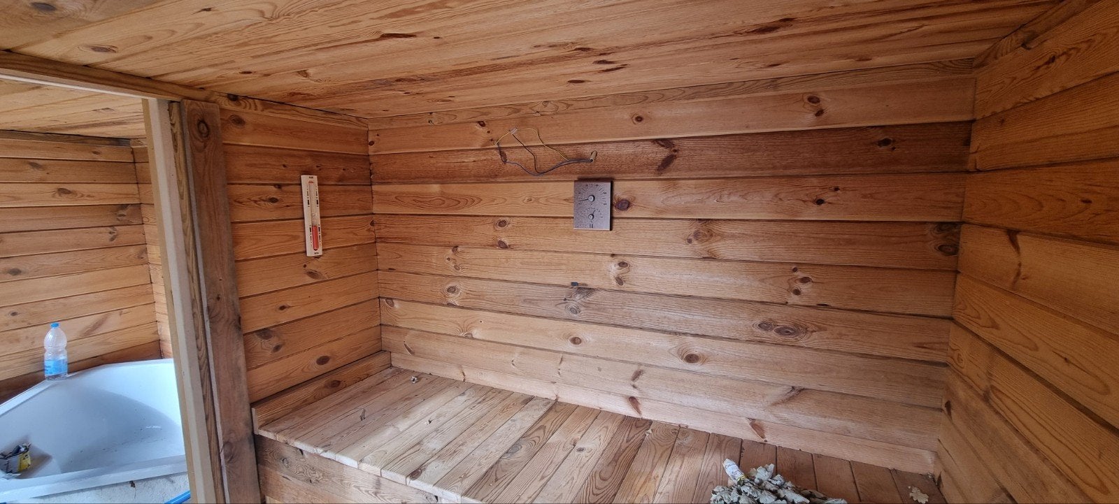 Foto 5 van Luxe buitensauna met jacuzzi en Finse kachel