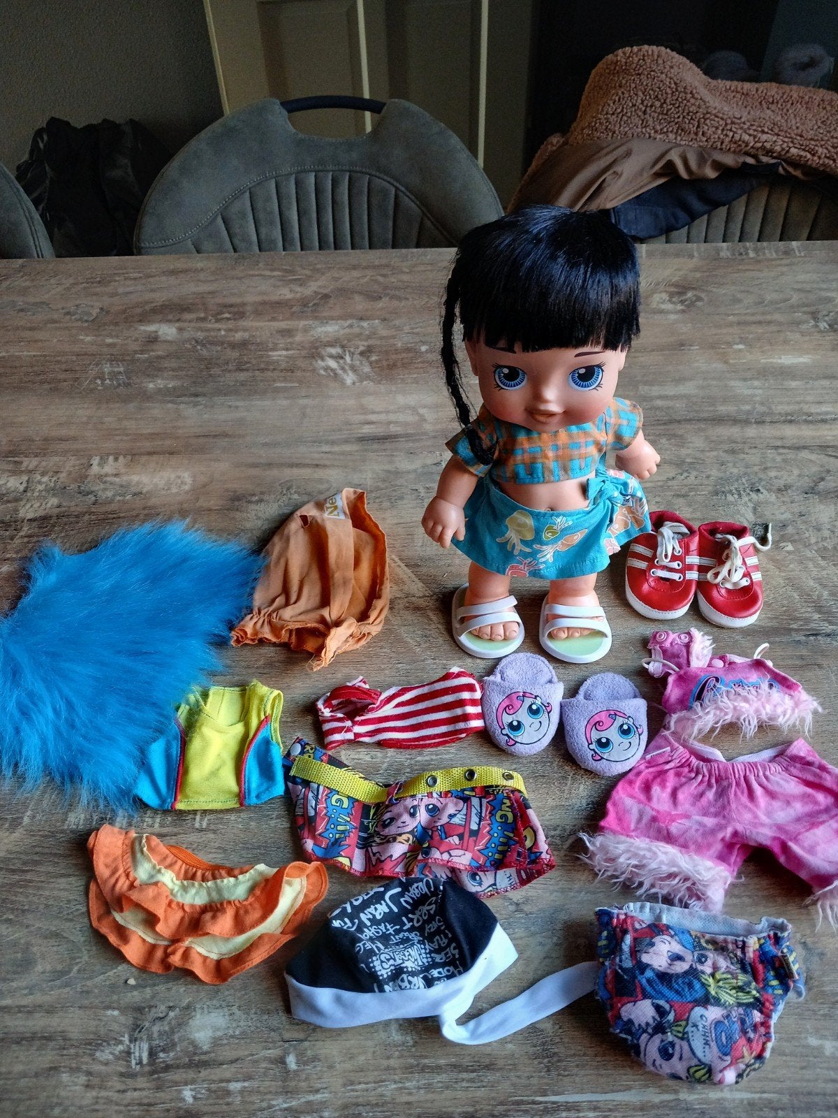 BIJNA GRATIS Famosa Jaggets pop met kleding en accessoires, Ophalen of Verzenden, Gebruikt, Babypop