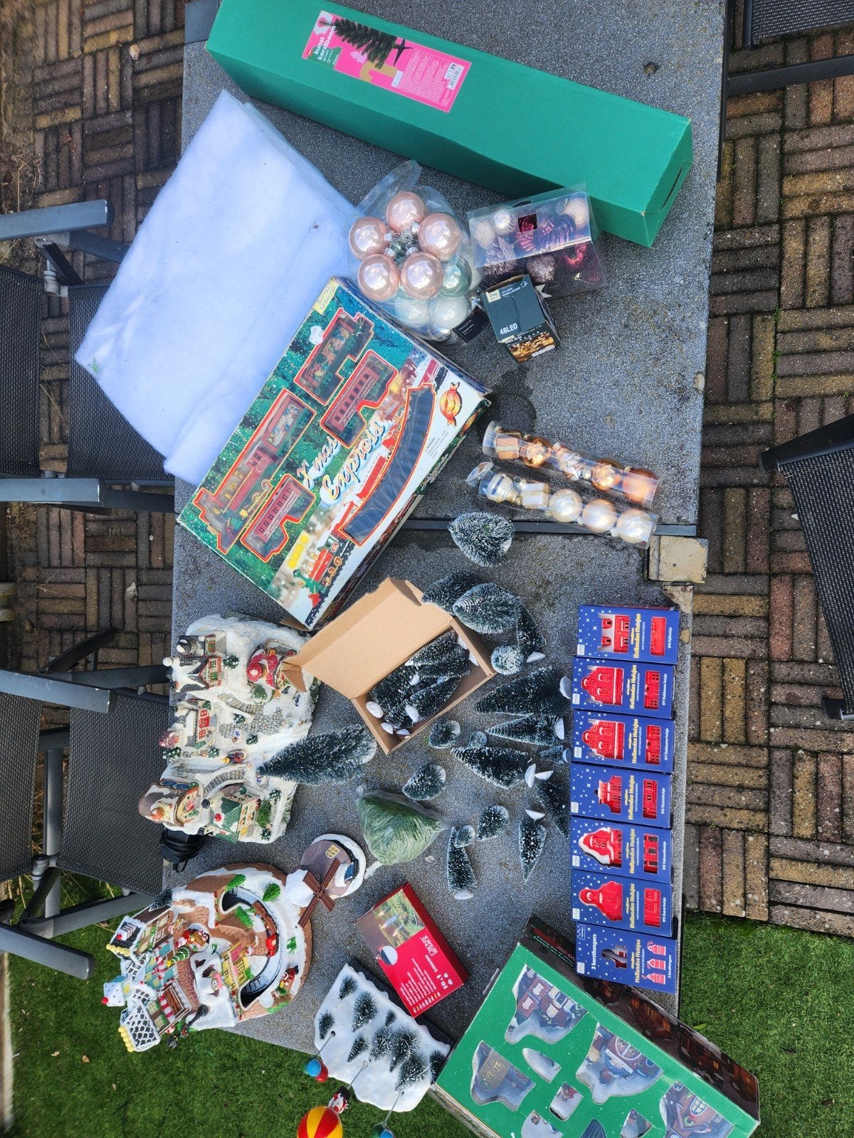 kerstdorp met kerstboom, Ophalen
