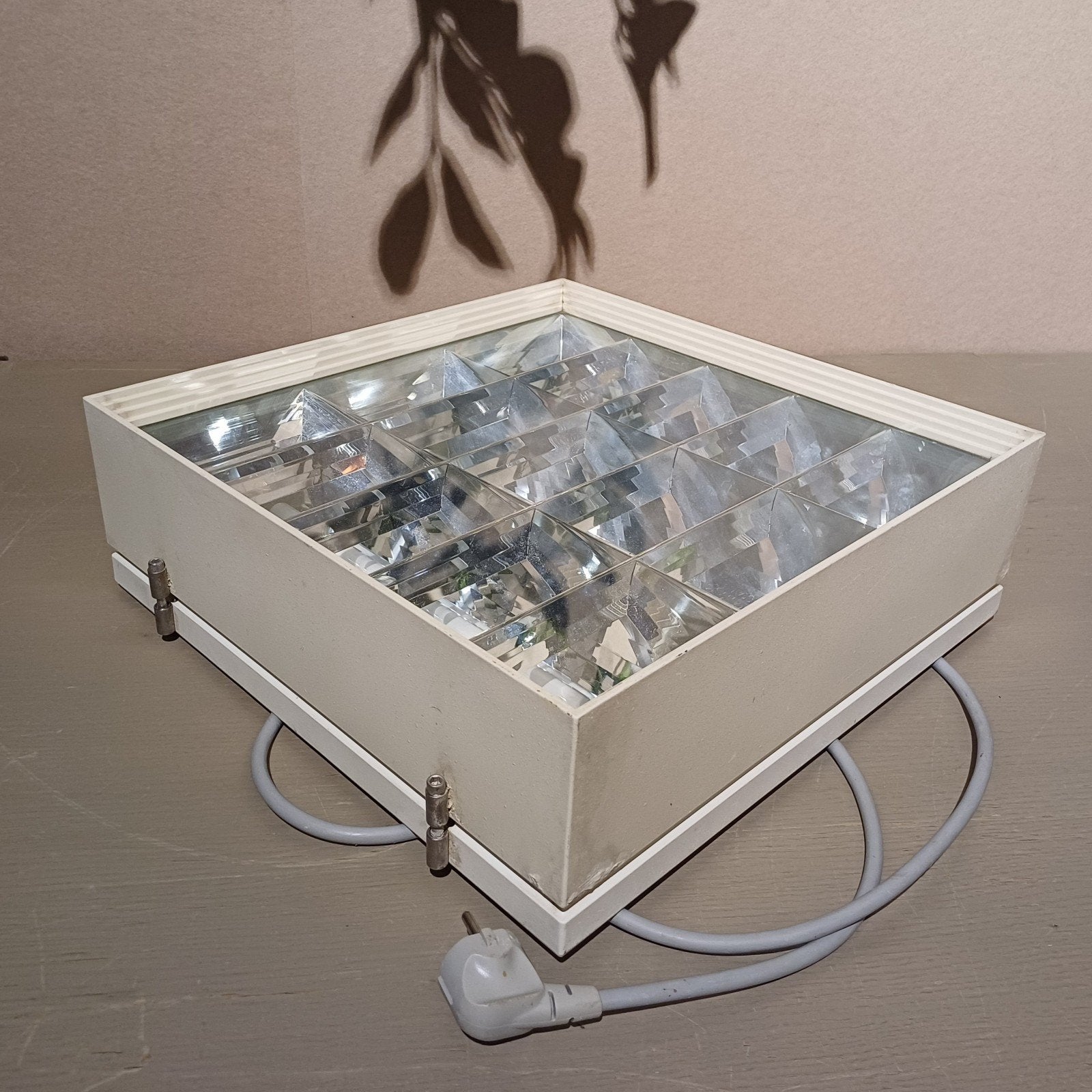 VINTAGE BEGA 6224 NEON LICHTBAK IP54 PLAFONDLAMP 40X40, Ophalen, Zo goed als nieuw, Glas, Design