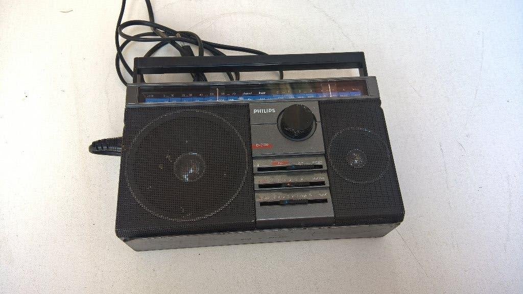 TE koop aangeboden mooi wereld radio philips .doe gepast bod, Ophalen of Verzenden, Gebruikt, Wereldontvanger