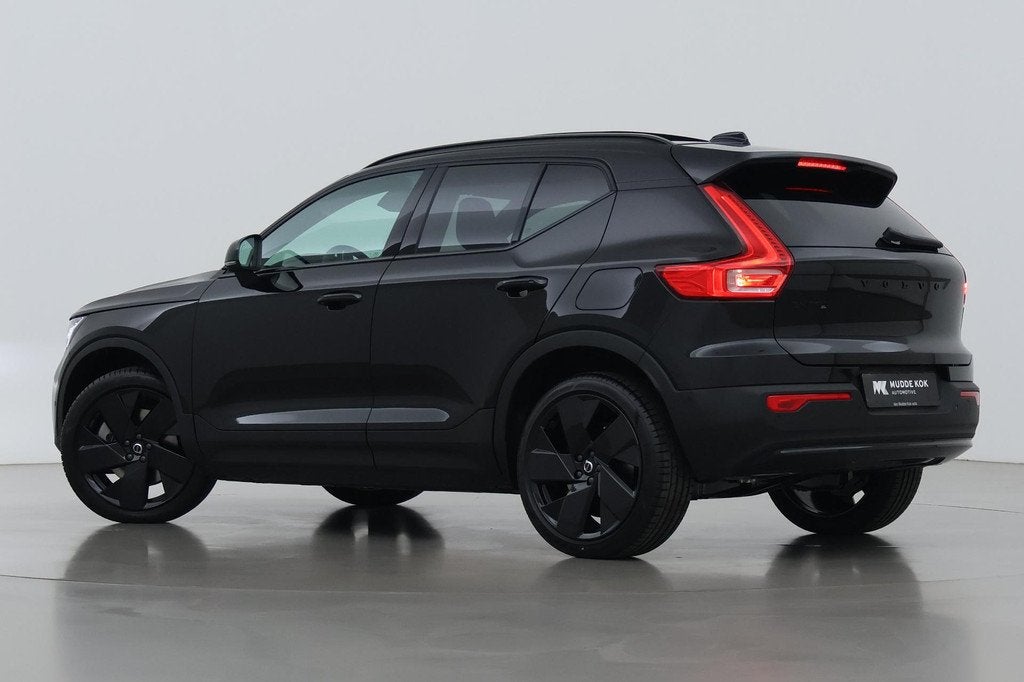 Volvo EX40 Twin Motor Plus Black Edition 82 kWh | ACC | Pano, Auto's, Volvo, Automaat, Stof, Gebruikt, 82 kWh