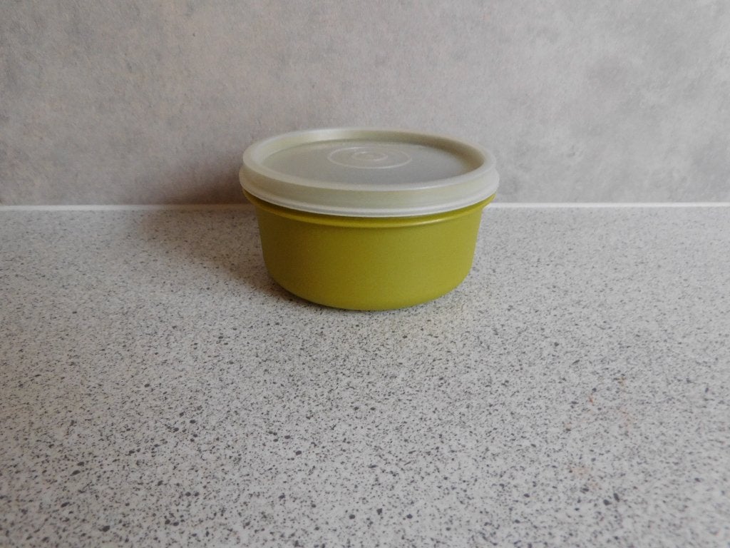 Tupperware Ruimteschaal 200 ml. Groen Vintage, Huis en Inrichting, Keuken | Tupperware, Gebruikt, Schaal, Groen, Met deksel