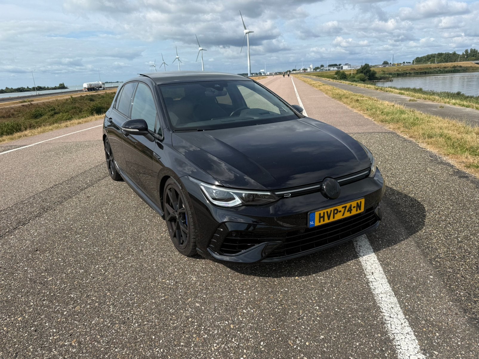 Volkswagen Golf 8 R 2021 | Akrapovič | Pano | 58.000 KM, 4 cilinders, 1984 cc, 320 pk, Zwart