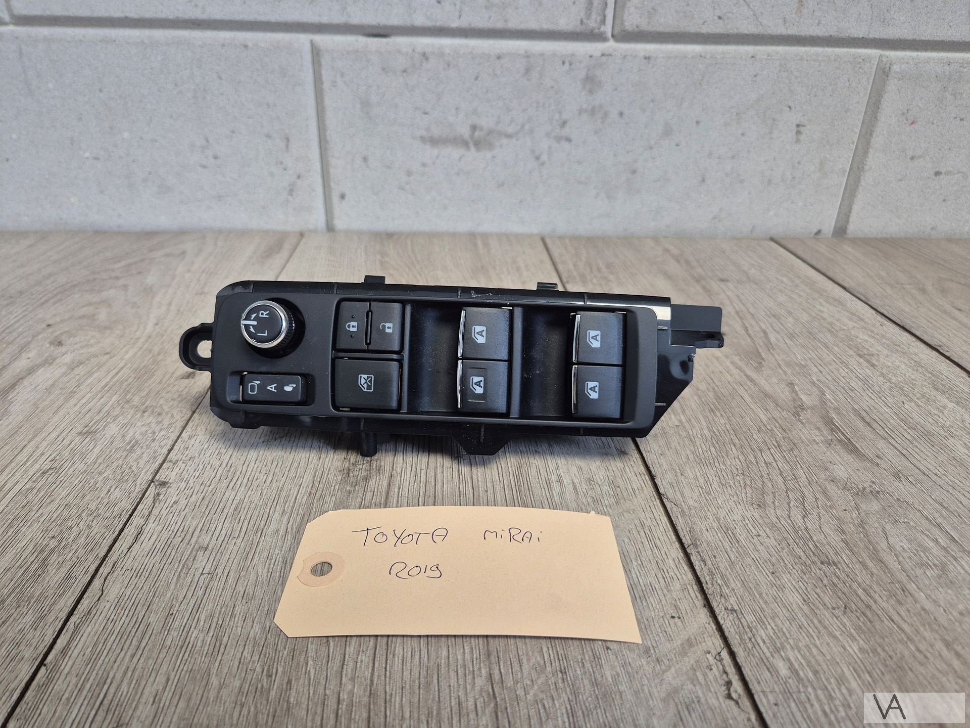 Raamschakelaar Toyota Mirai / Rav4 / LandCruiser 84040-0e040, Gebruikt, -, -, Ophalen of Verzenden