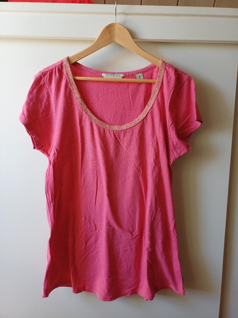 Maison Scotch roze katoenen T-shirt maat 4 met leuke hals, Maat 38/40 (M), Korte mouw, Roze, Gedragen