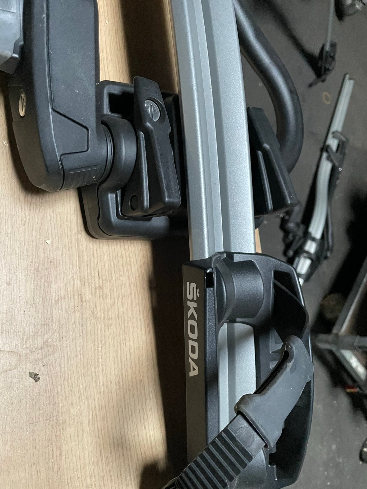 Thule 598 dak fietsendragers - 2 stuks, Auto diversen, Ophalen of Verzenden, 2 fietsen, Gebruikt, Dakdrager