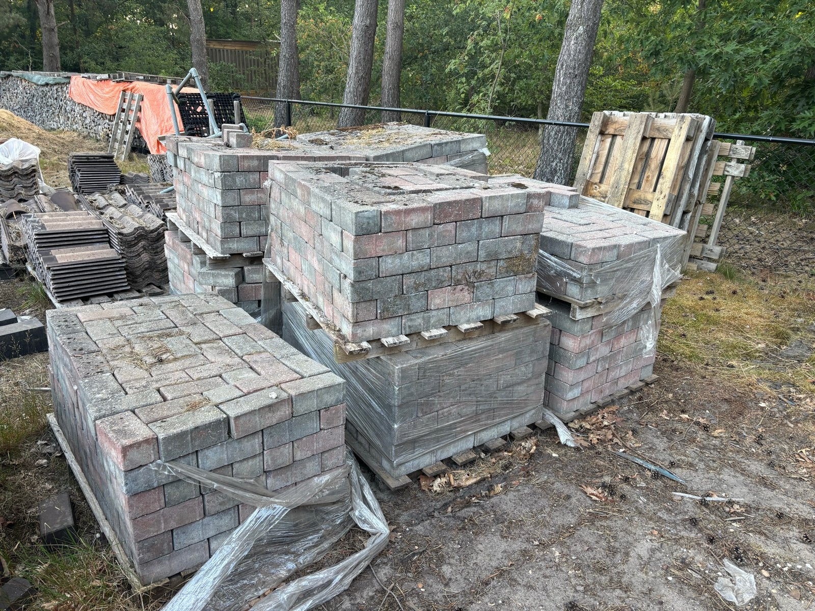 Gebruikte betonklinkers 50m2 GRATIS AF TE HALEN., Tuin en Terras, Gebruikt, Klinkers, Ophalen of Verzenden, 10 m² of meer