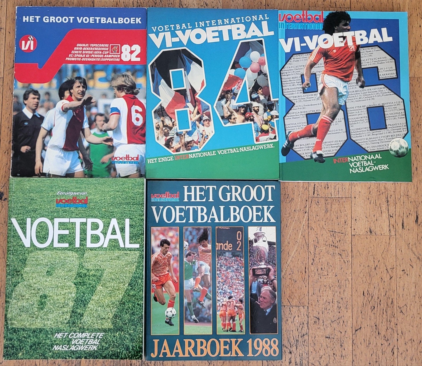 VI Jaarboeken 1982, 1984, 1986, 1987, 1988, Ophalen of Verzenden, Gelezen, Voetbal International, Balsport