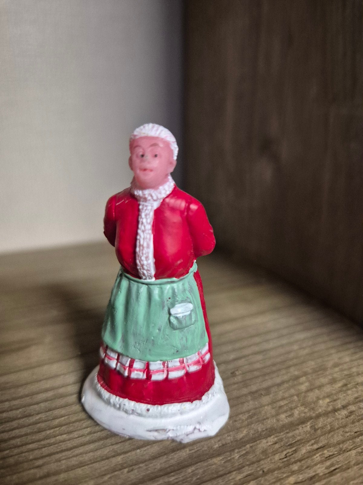 Lemax figuur 2 kerstdorp kersthuisjes, Ophalen of Verzenden, Zo goed als nieuw