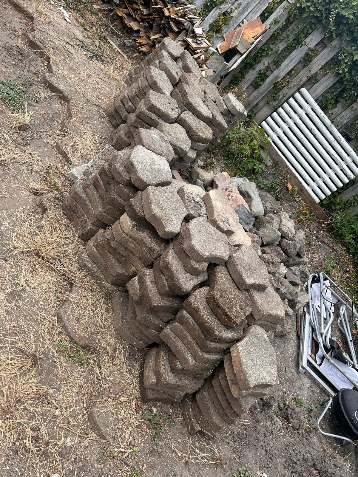 Gebruikte betonnen klinkers en natuurstenen, Tuin en Terras, Tegels en Klinkers, Ophalen, Gebruikt, Klinkers, 10 m² of meer