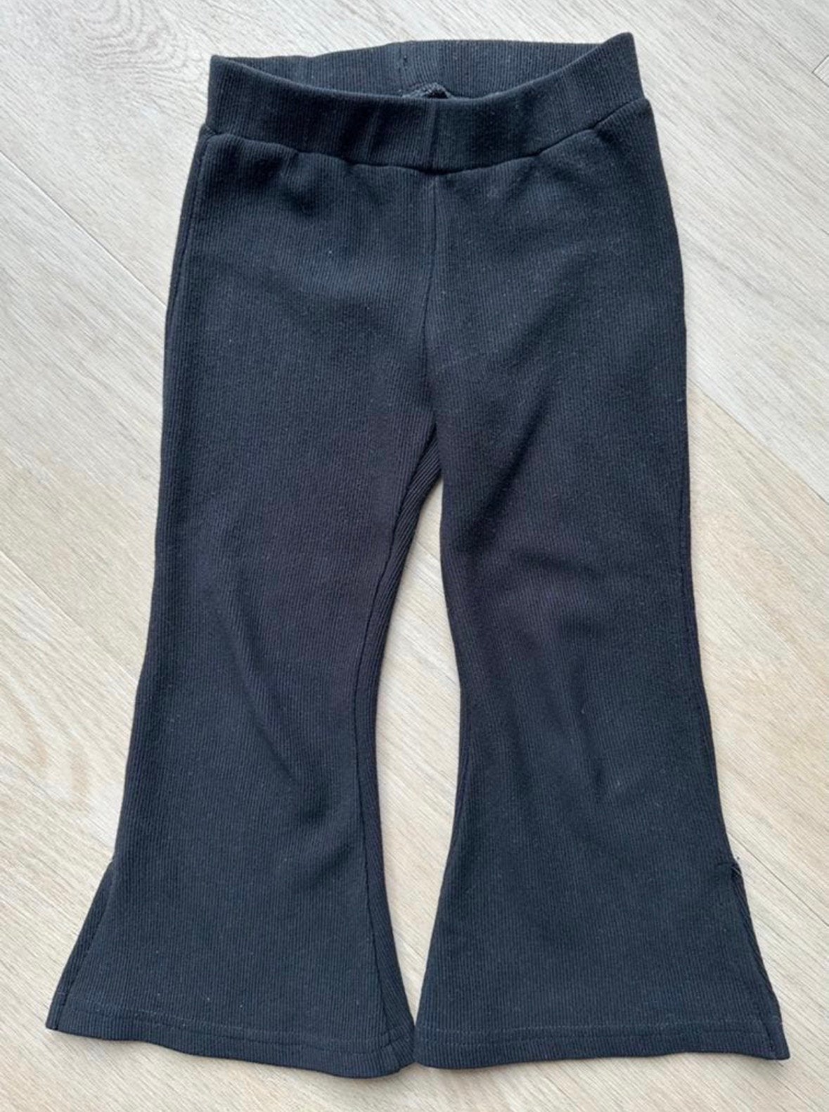 HEMA zwarte flared broek maat 86/92 | babykleding meisje, Ophalen of Verzenden, Zo goed als nieuw, Meisje, Broekje