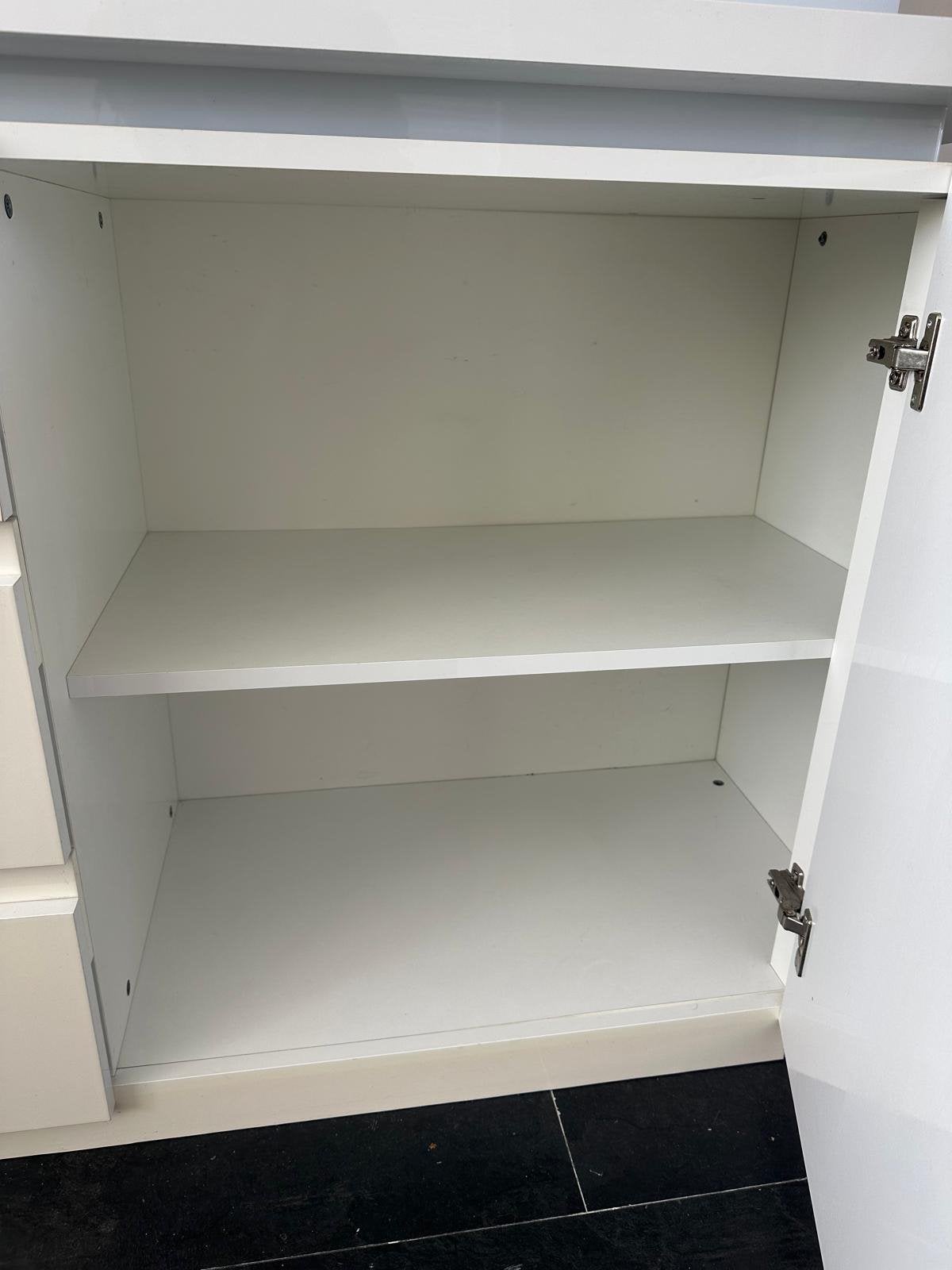 Foto 4 van WITTE TV KAST