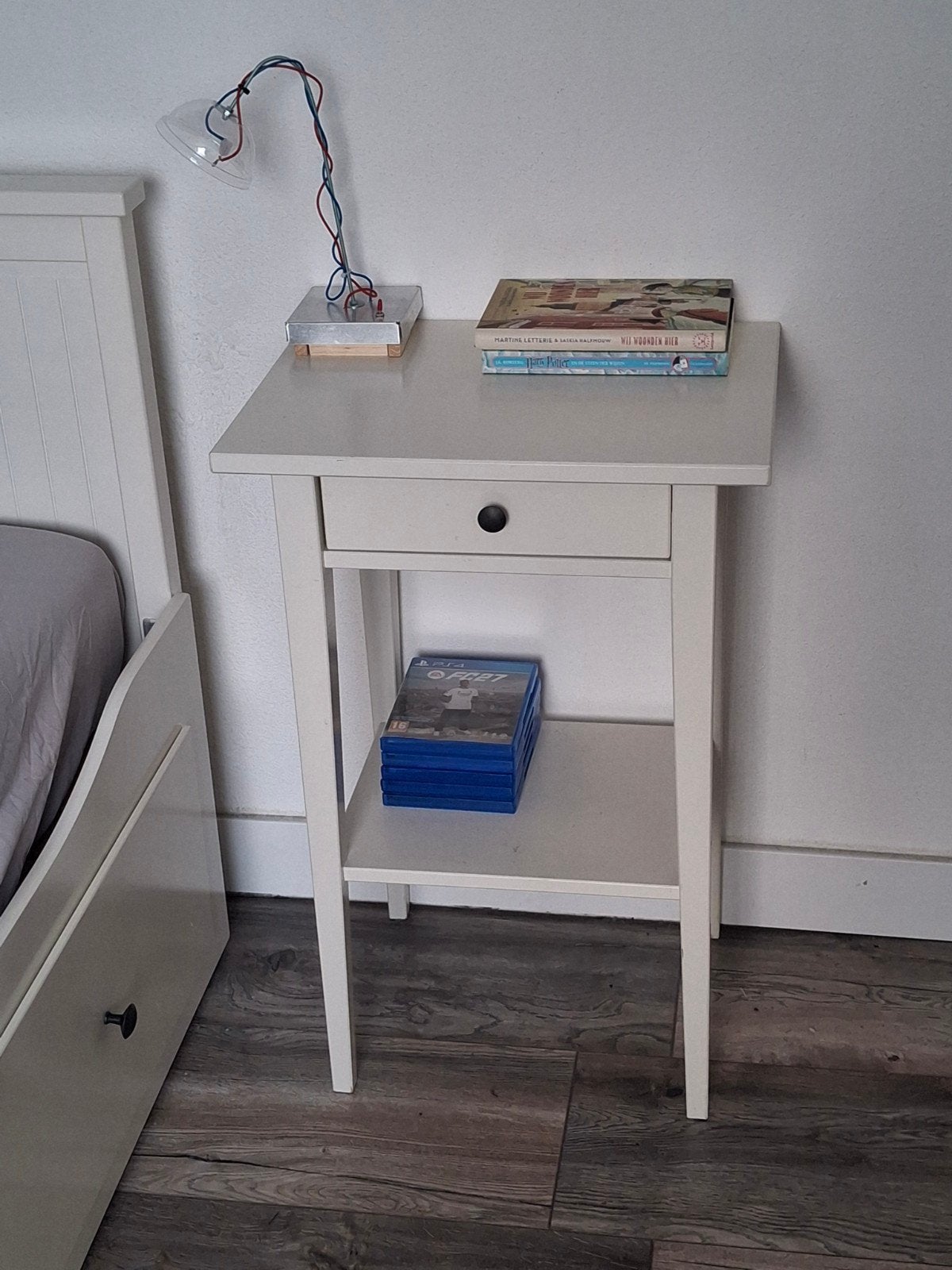 Ikea Hemnes nachtkastje met lade en open vak, Ophalen, Gebruikt, Hout, Minder dan 45 cm