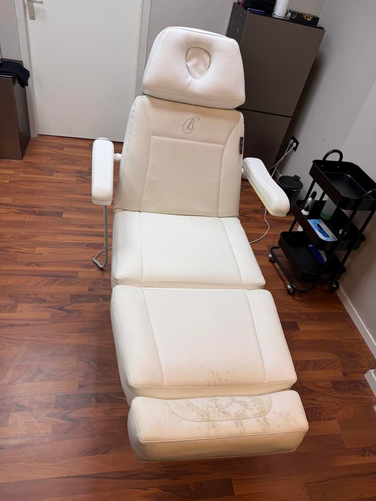 Bellezi Professionele behandelstoel/massagetafel, elektrisch, Sport en Fitness, Ophalen of Verzenden, Gebruikt