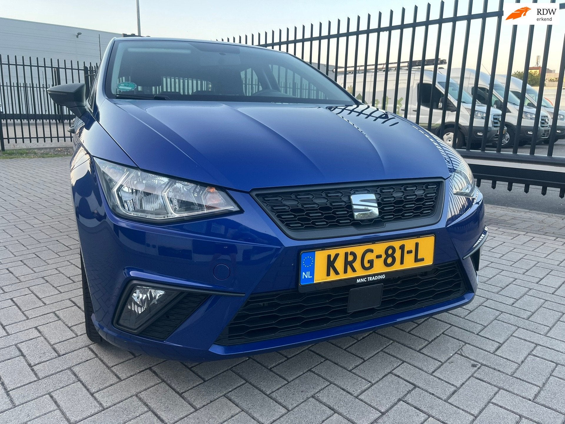 SEAT Ibiza 1.0 TSI 95PK Cruise Bluetooth Metallic APK nieuw, Auto's, Seat, Stof, Gebruikt, 95 pk, Blauw