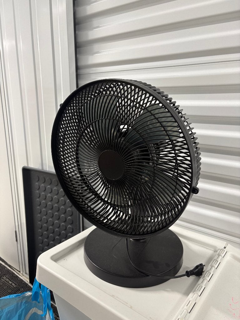 Table fan / desk fan — black, oscillating, Ophalen, Zo goed als nieuw, Tafelventilator