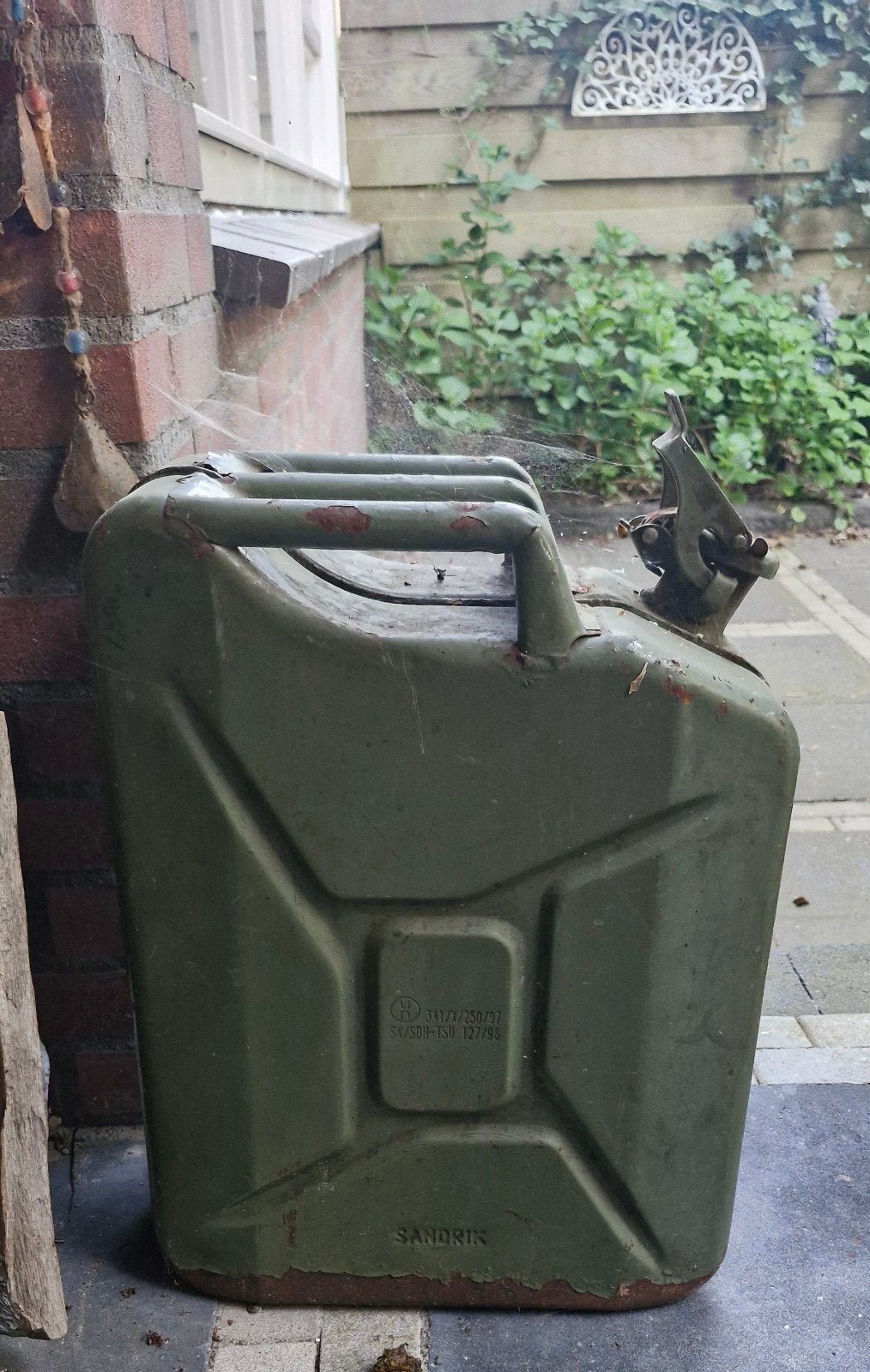 Oude leger jerrycan - 20 liter - SANDRIK, Ophalen, Gebruikt