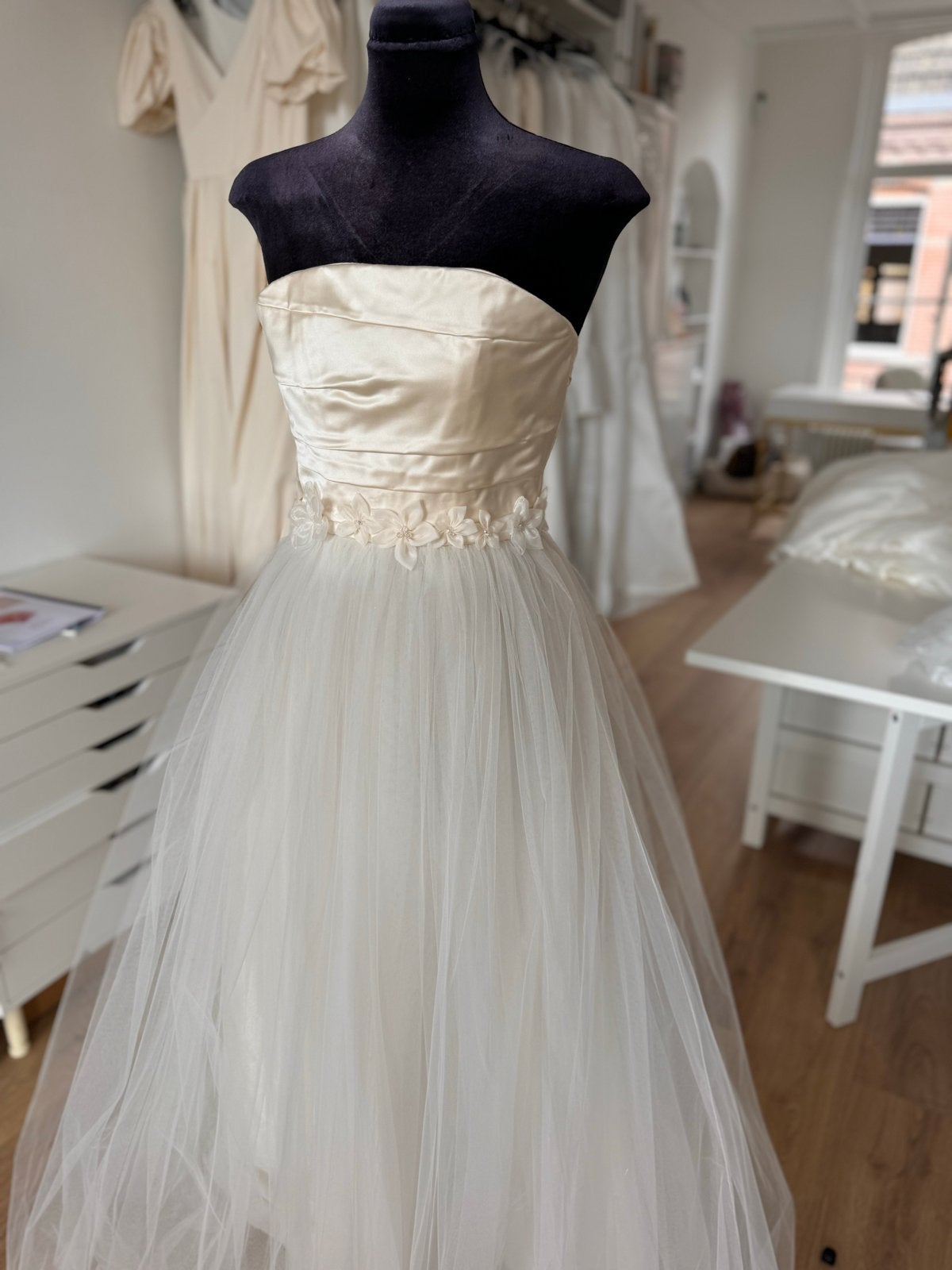 Handgemaakte Bruidsjurk Zijde Top Tule Rok Bloemen Maat S, Ophalen of Verzenden, Zo goed als nieuw, Wit, Trouwjurk