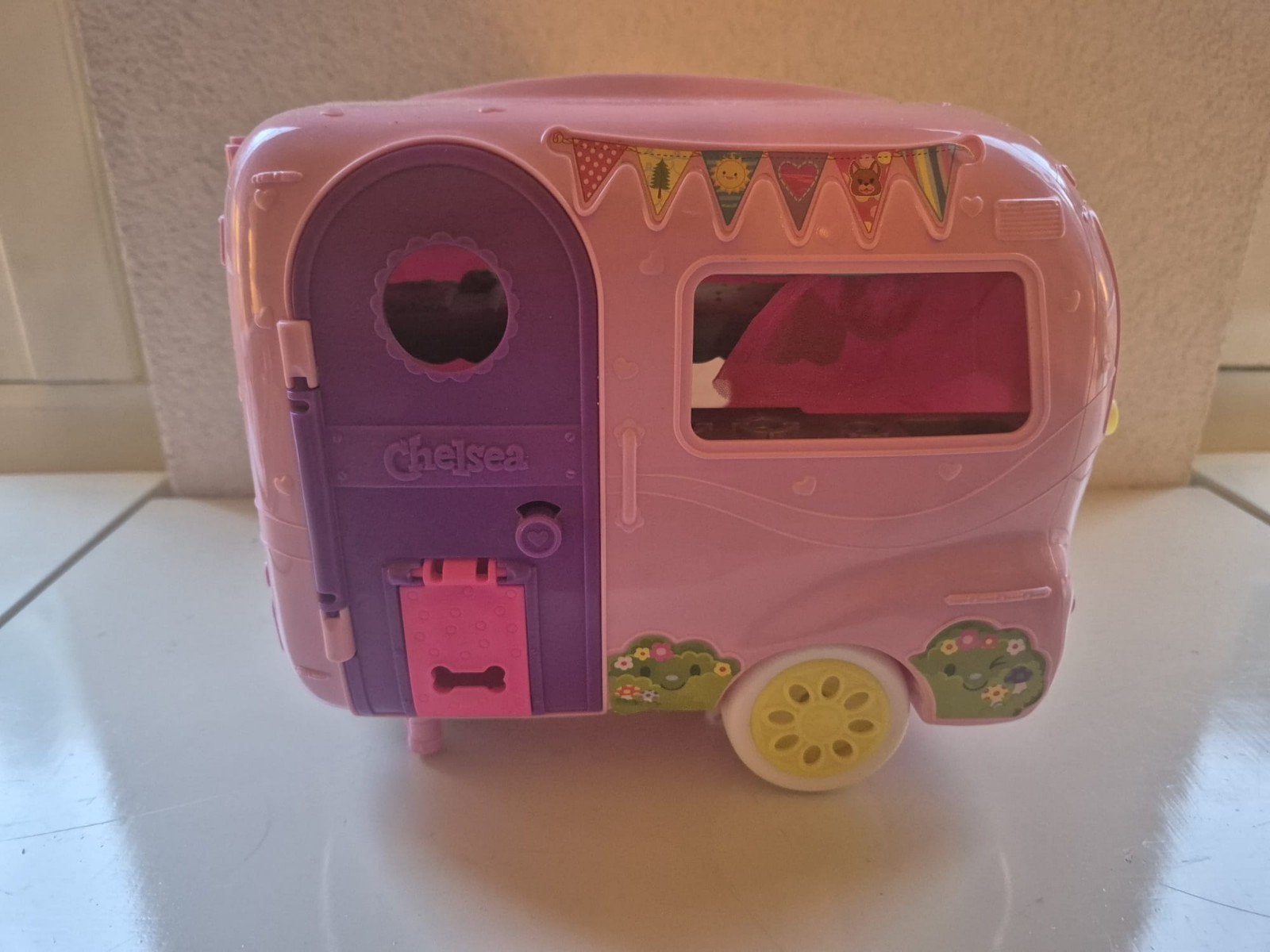 Roze speelgoedcaravan, Ophalen