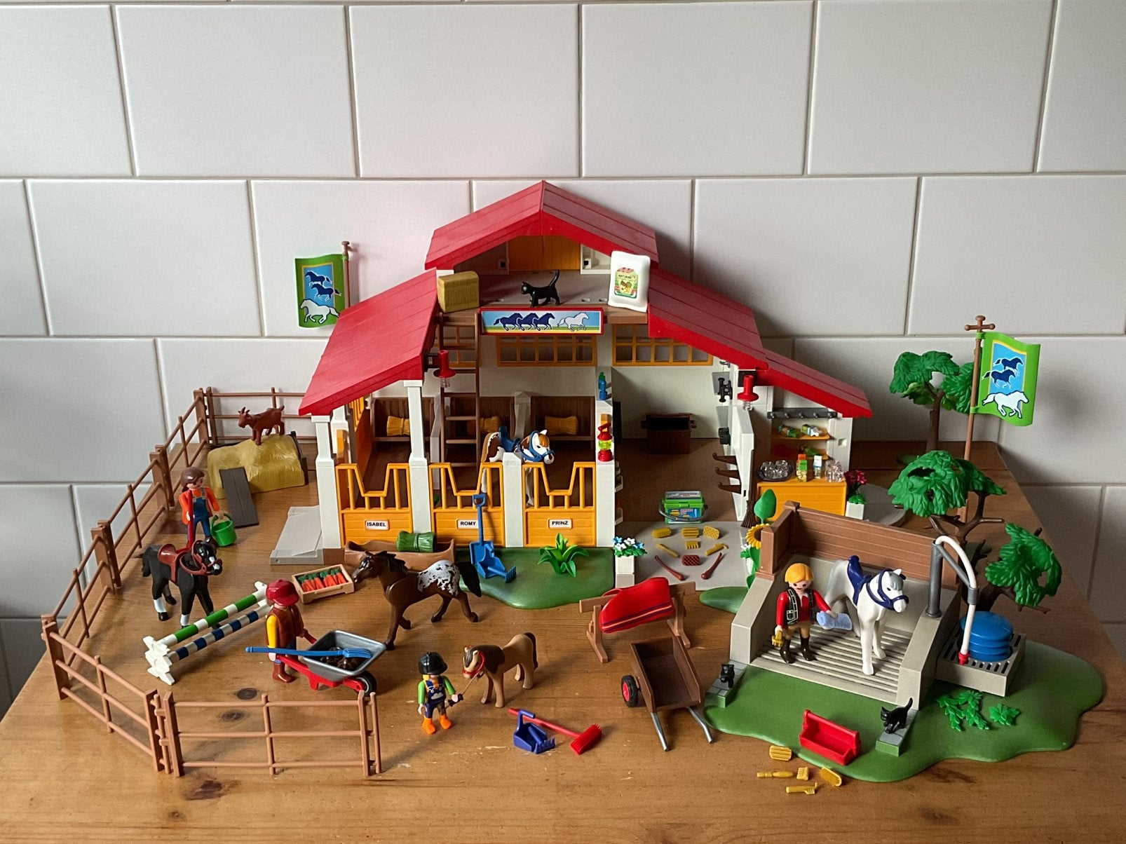 PLAYMOBIL UITGEBREIDE PAARDENMANEGE  🐎 🐎  SUPER LEUK !!
