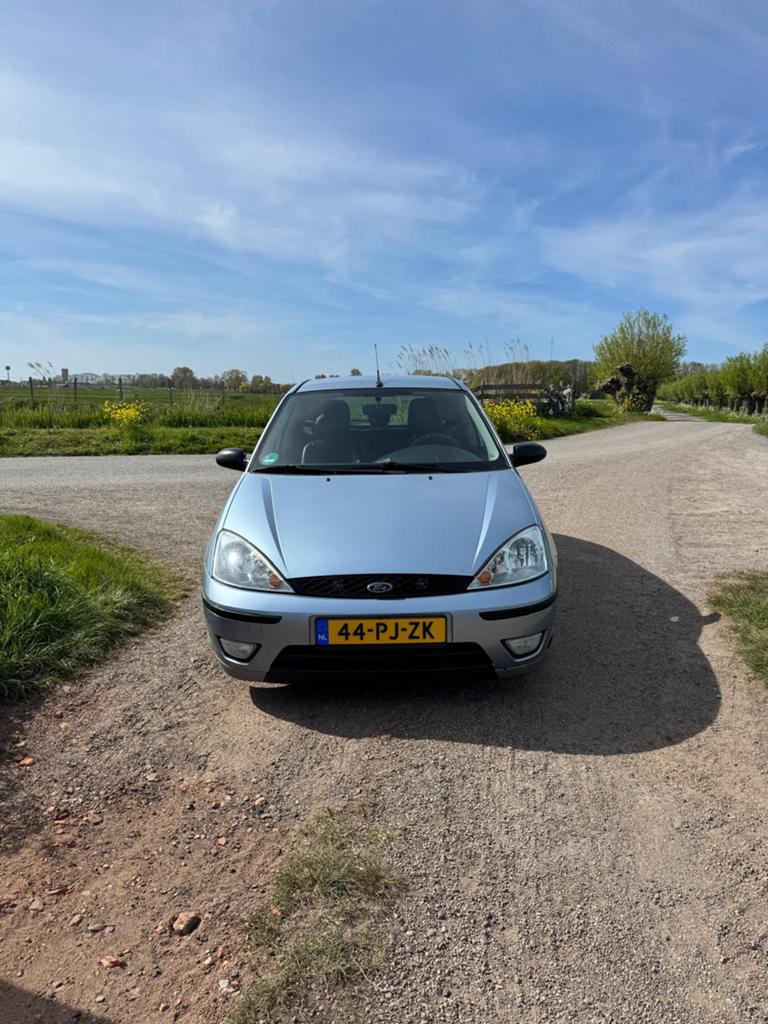 Ford Focus 1.6 I Ghia 2004 Grijs, Auto's, Ford, 1596 cc, 15 km/l, 4 cilinders, 100 pk