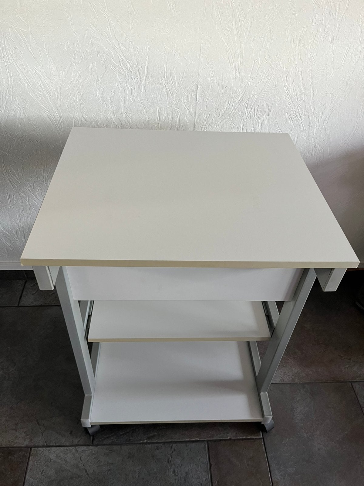 Nette Computertafel/Bureau, Ophalen, Zo goed als nieuw, 70 tot 120 cm