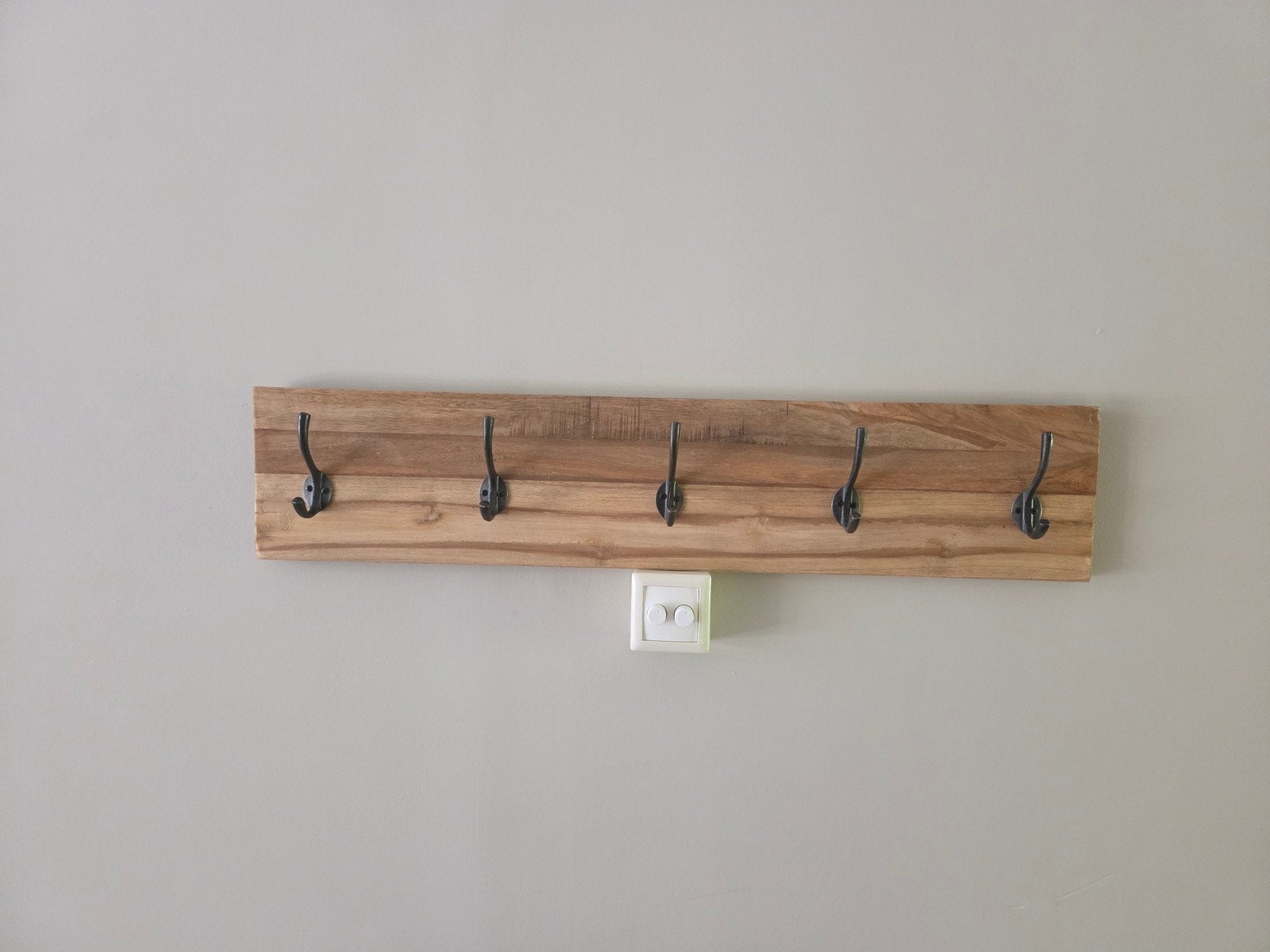 Wandkapstok Liam - Hout met 5 haken - Leen Bakker, Huis en Inrichting, Zo goed als nieuw, Minder dan 100 cm, Hout, Ophalen