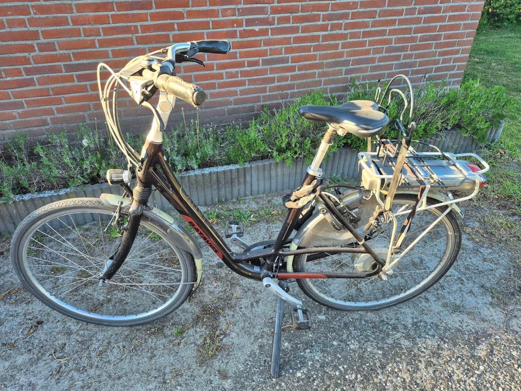 Gazelle ventouxmet kapotte accu. MOET WEG, Ophalen, Gebruikt, Minder dan 10 versnellingen, Batavus