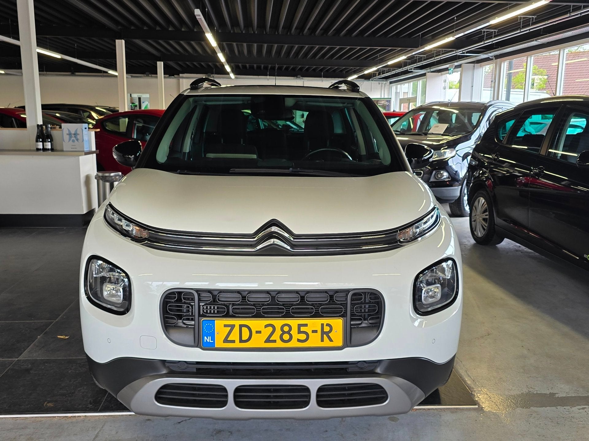 Citroen C3 Aircross 1.2 PureTech S&S Shine/PANODAK/360/NAP/, Gebruikt, 1199 cc, Origineel Nederlands, Bedrijf